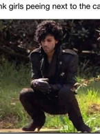 Drunk girls peeing next to the car - poza demo