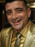 George Simion cu dinti de AUR - poza demo