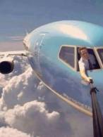 Pentru că un selfie obișnuit e prea plictisitor - poza demo