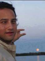 A uitat să-și pună ochelarii - poza demo