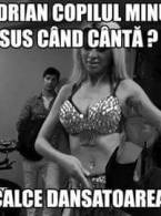 De ce tine Adi Minune mainile sus cand canta - poza demo