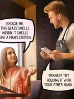 This glass smells weir - poza demo