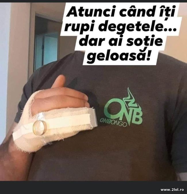 Cand iti rupi degetele dar ai sotie geloasa | poze haioase