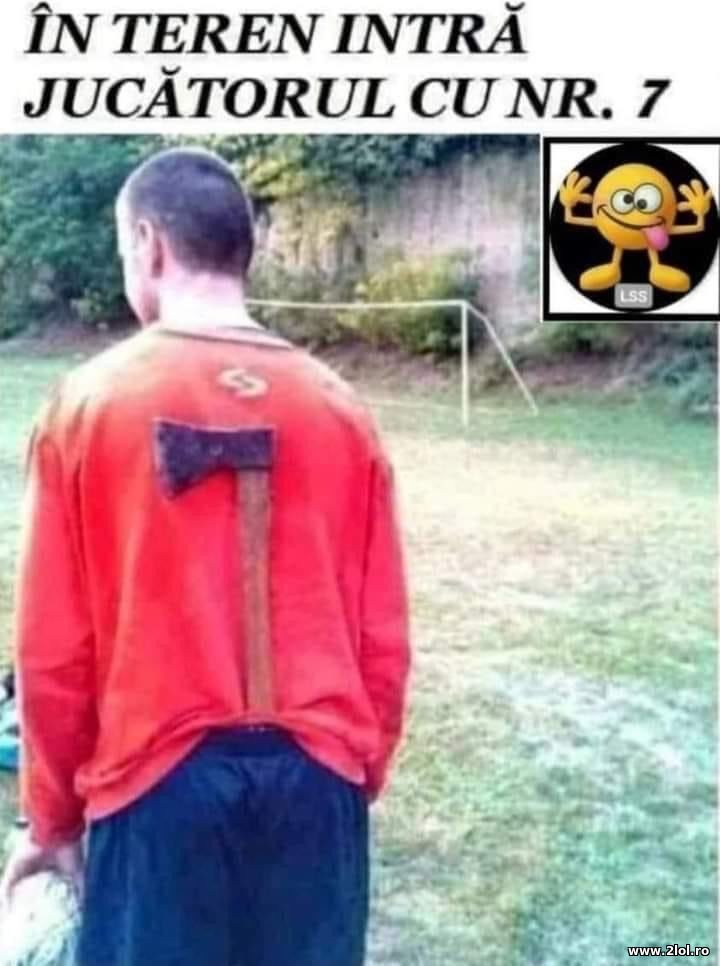 In teren intra jucatorul cu nr. 7 | poze haioase
