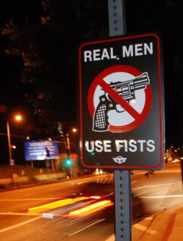 Decât pistoale, mai bine pumni | poze haioase