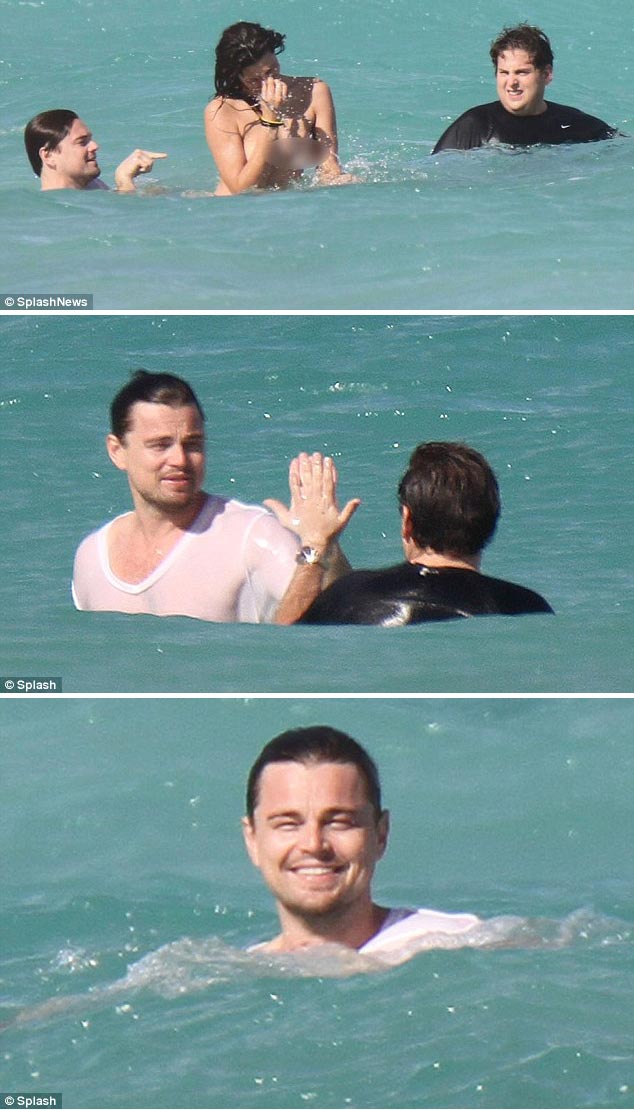 Când ești cu prietenii și vedeți o tipă toples | poze haioase