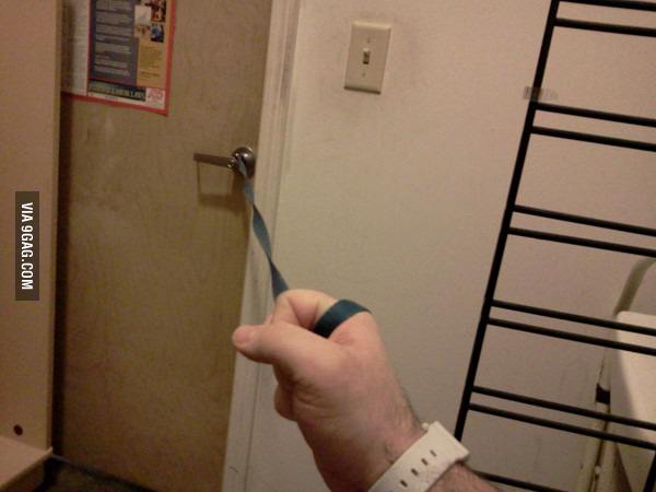 Când ușa de la baie nu se încuie poze haioase