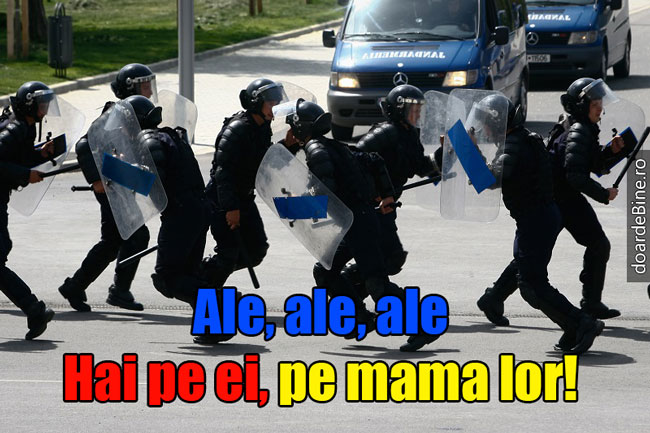 Jandarmii au pus în practică Imnul Naționalei poze haioase