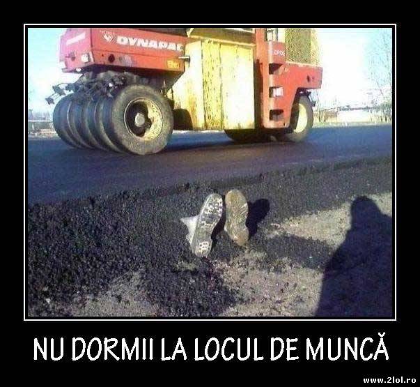 Când adormi la locul de muncă poze haioase