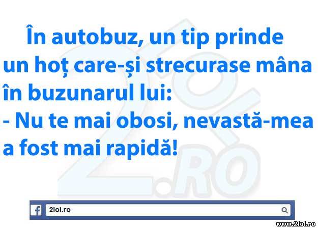 În autobuz, un tip prinde  un hoț care-și poze haioase