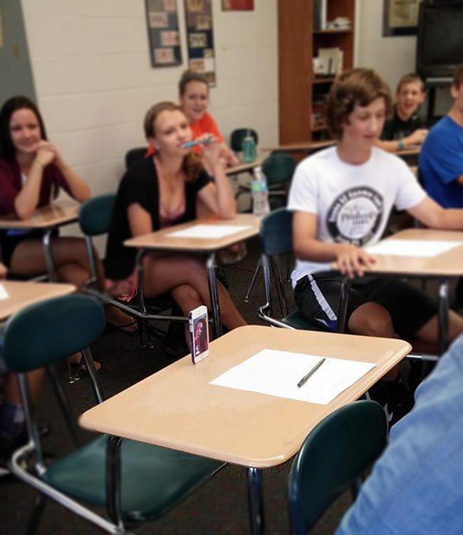 Chiar dacă eşti bolnav, poţi fi prezent în clasă poze haioase