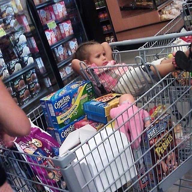 Lu ăsta mic îi plac cumpărăturile poze haioase