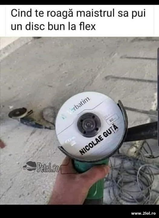 Cand te roaga maistrul sa pui un disc poze haioase
