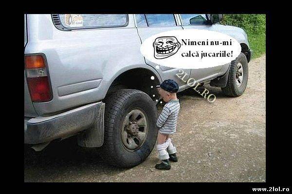 Ai grijă ce faci cu jucariile copiilor poze haioase