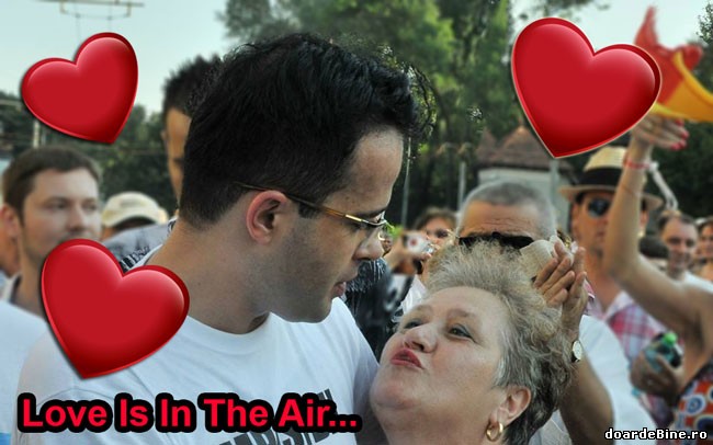 Mihăiță are succes la femeile 60+ poze haioase