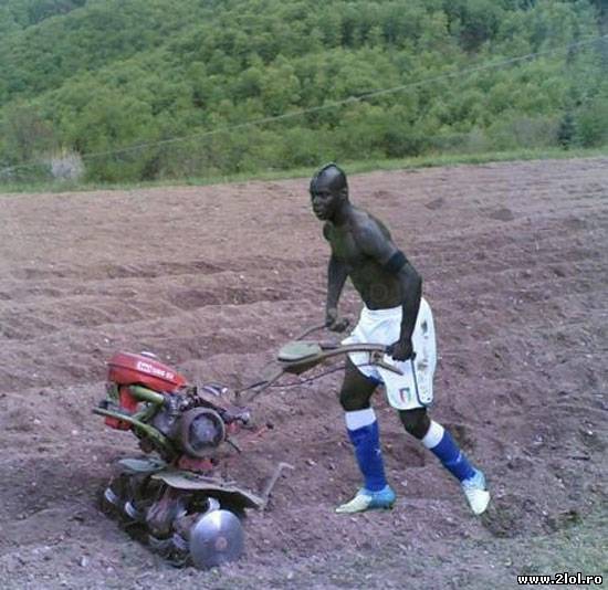 Cum se antrenează Mario Blotelli în cantonament poze haioase