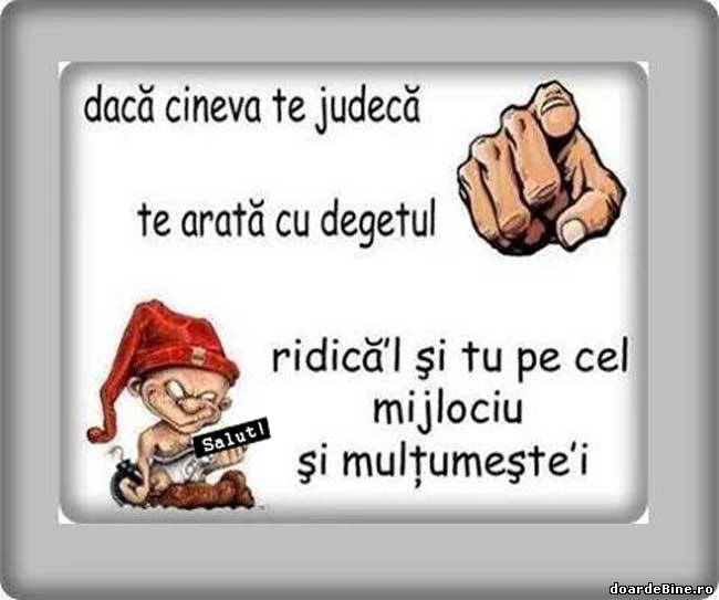Dacă cineva te judecă, te arată cu degetul poze haioase