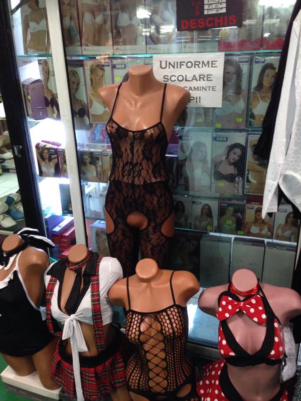 Uniforme şcolare pentru fete, pe placul băieţilor poze haioase