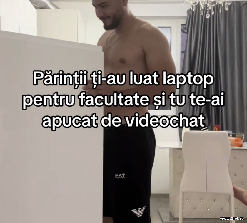 Parintii ti-au luat laptop pentru facultate si tu | poze haioase