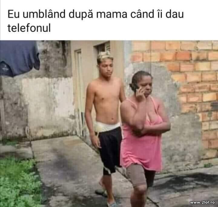 Eu umbland dupa mama cand ii dau telefonul | poze haioase