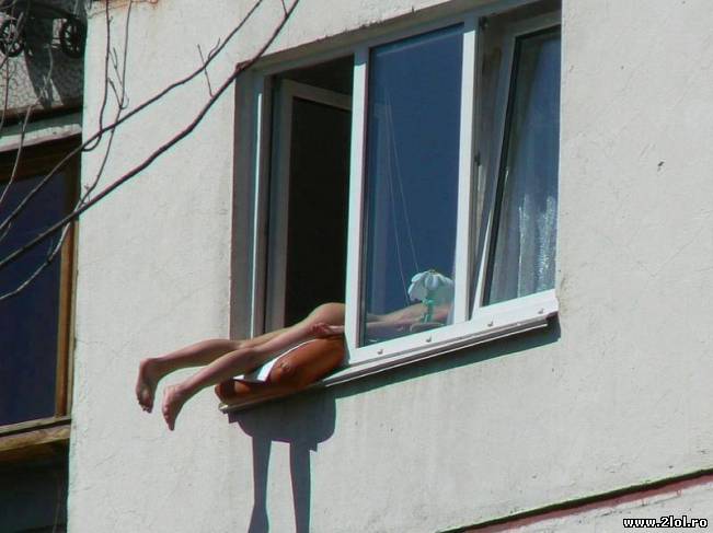 La mare... la soare... fetițele sunt goale | poze haioase