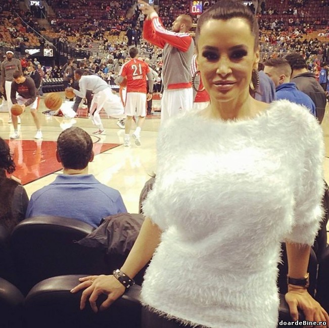 Surpriză! Uite o poză cu ea îmbrăcată | poze haioase