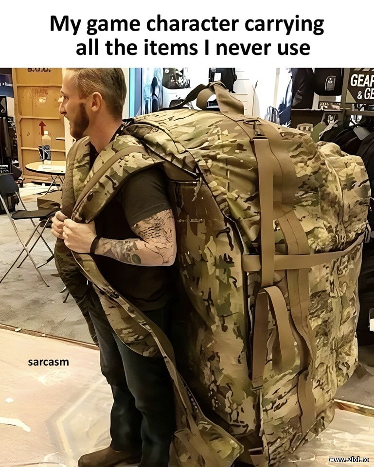 My game character carrying all the items | poze haioase