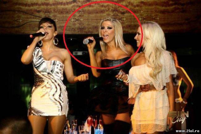 Blondele au propriul stil de cântat | poze haioase