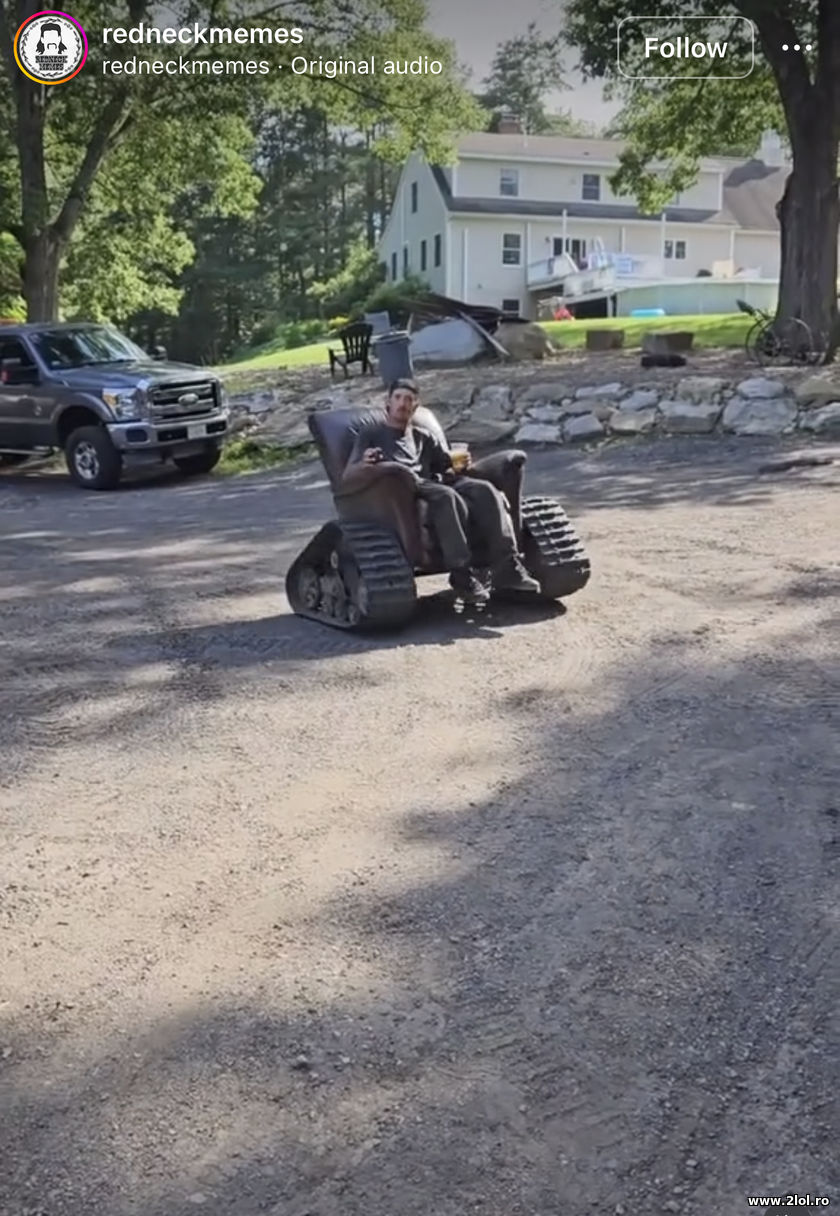 Scaunul cu senile | poze haioase