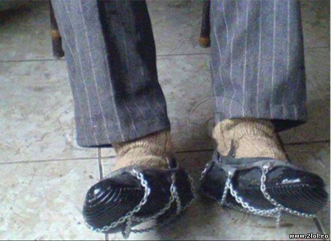 Românii şi-au pus lanţuri antiderapante | poze haioase