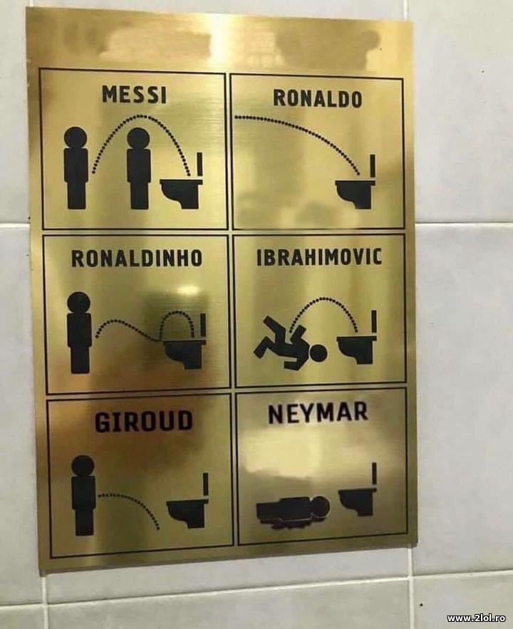 Messi, Ronaldinho and Giroud in the toilet | poze haioase