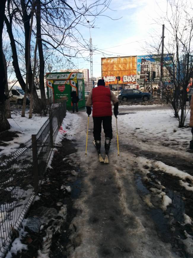 Cum să circuli în Bucureşti, când e zăpadă | poze haioase