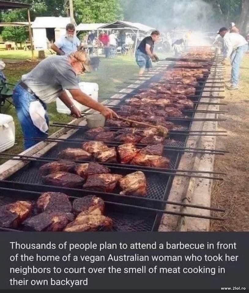 Barbecue in front of home of a vegan | poze haioase