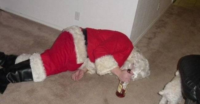 Moș Crăciun, după o beție cu niște moldoveni | poze haioase